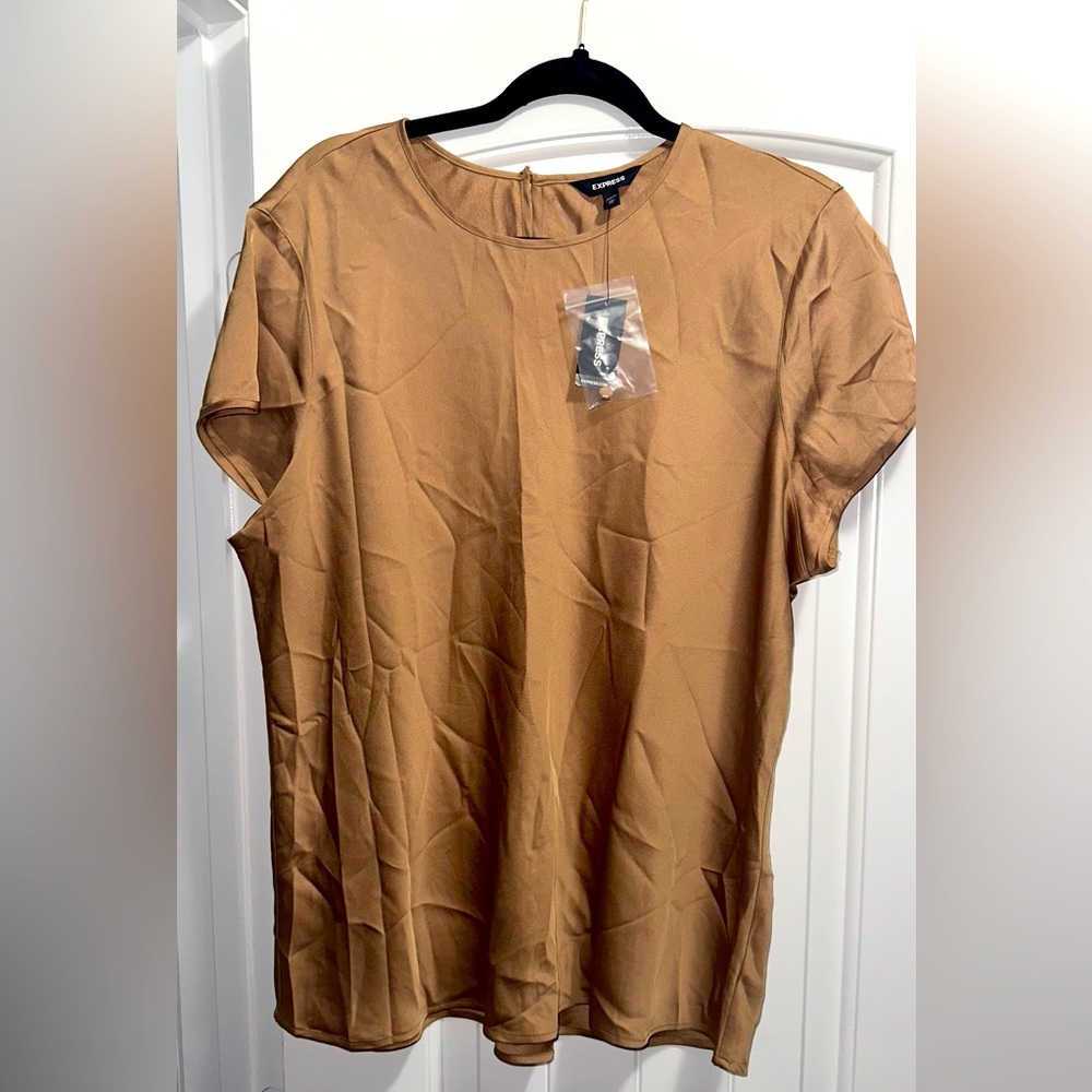 NWT EXPRESS SIMPLE ROUND NECK BLOUSE